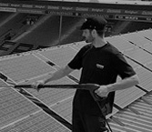 Reportage - Kaercher  - Reinigung der Solaranlage des SC-Stadions